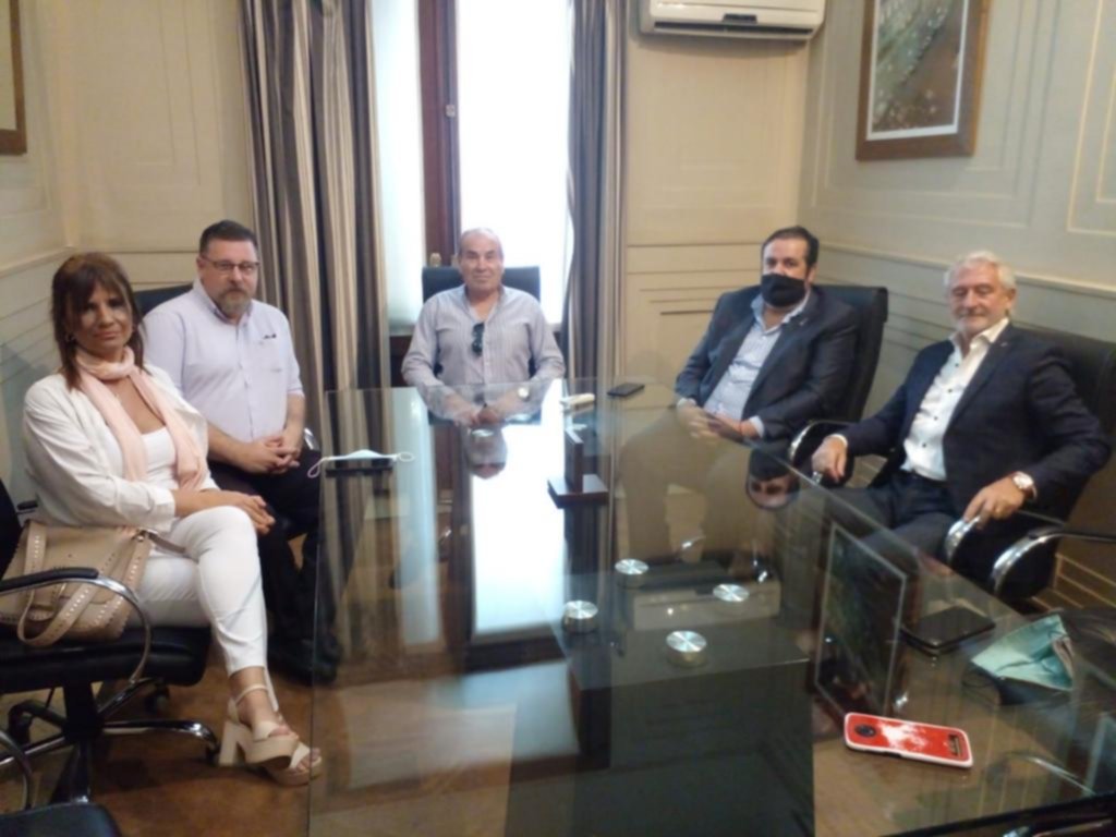 “Fuertes de papeles”: ayuda para los clubes de barrio