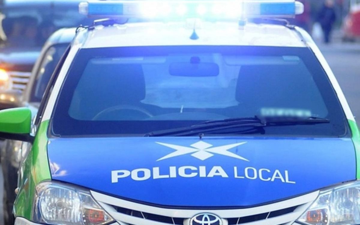 Tres detenidos tras intentar abrir la puerta de un auto