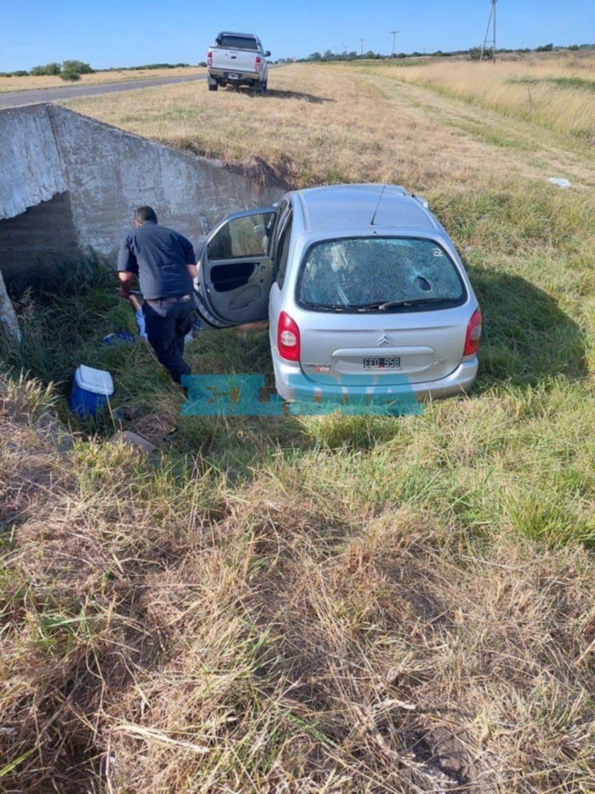 Un platense viajaba por ruta 11, despistó y terminó abajo de un puente: se salvó de milagro