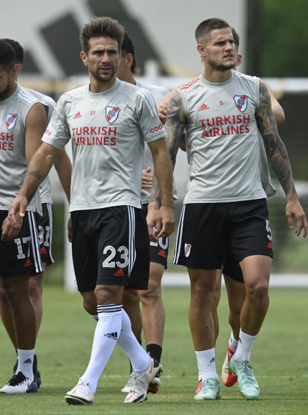 Gallardo aún no se decidió: Zuculini o Ponzio es la duda
