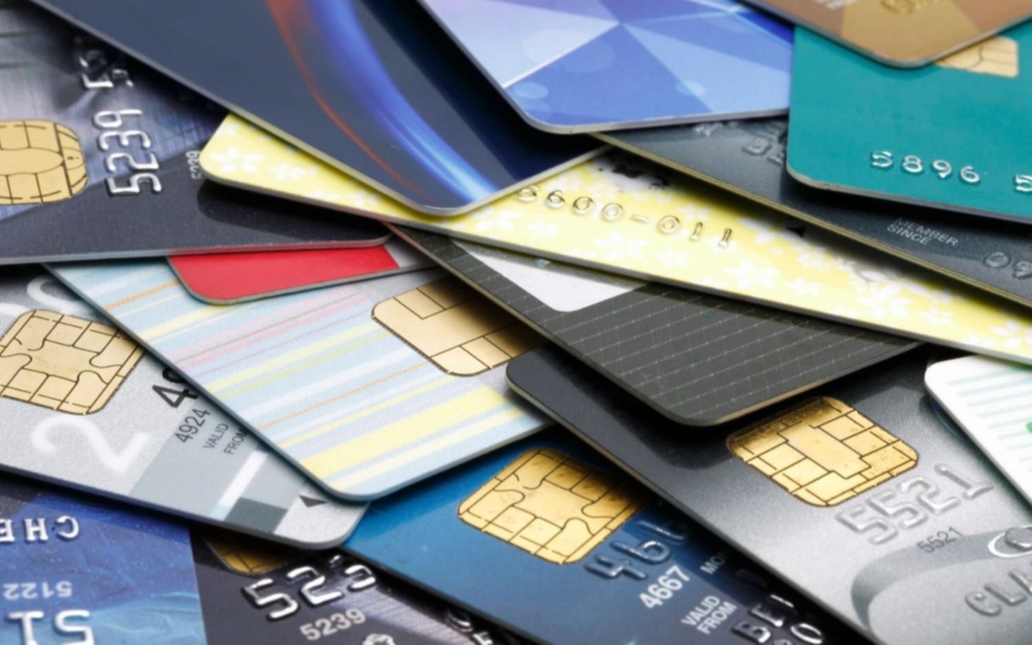 Vacaciones en el exterior: recomendaciones sobre el uso de las tarjetas de crédito y débito