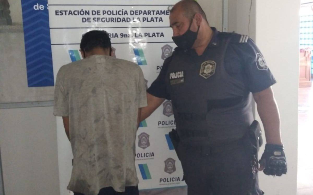 El Mondongo, sin paz: ahora un ladrón de 18 años intentó robar con un cuchillo una moto estacionada