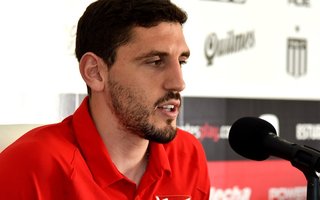 Ariel Krasouski: "Rogel pretende continuar en Estudiantes pero no quiere seguir resignando parte de su sueldo"