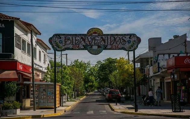 Vecinos de City Bell invitan a Garro a festejar el primer año de un reclamo sin solucionar