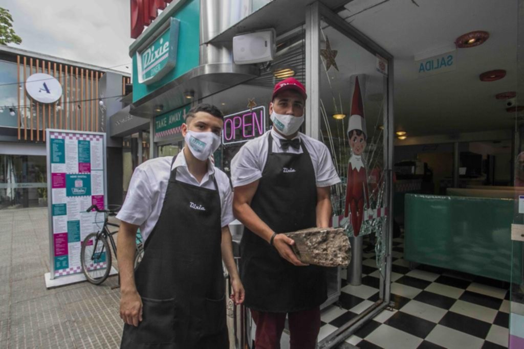 La banda de los adoquines: mete miedo en los negocios de City Bell
