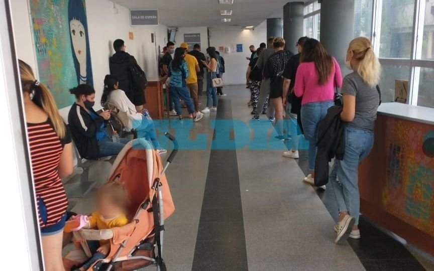 Covid en La Plata: los casos subieron 70% en una semana, colas para hisoparse y 18% de positividad