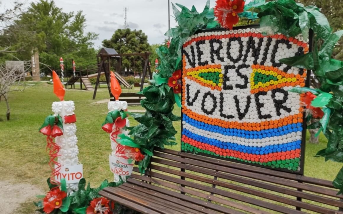 Vecinos de Verónica visten sus calles de Navidad