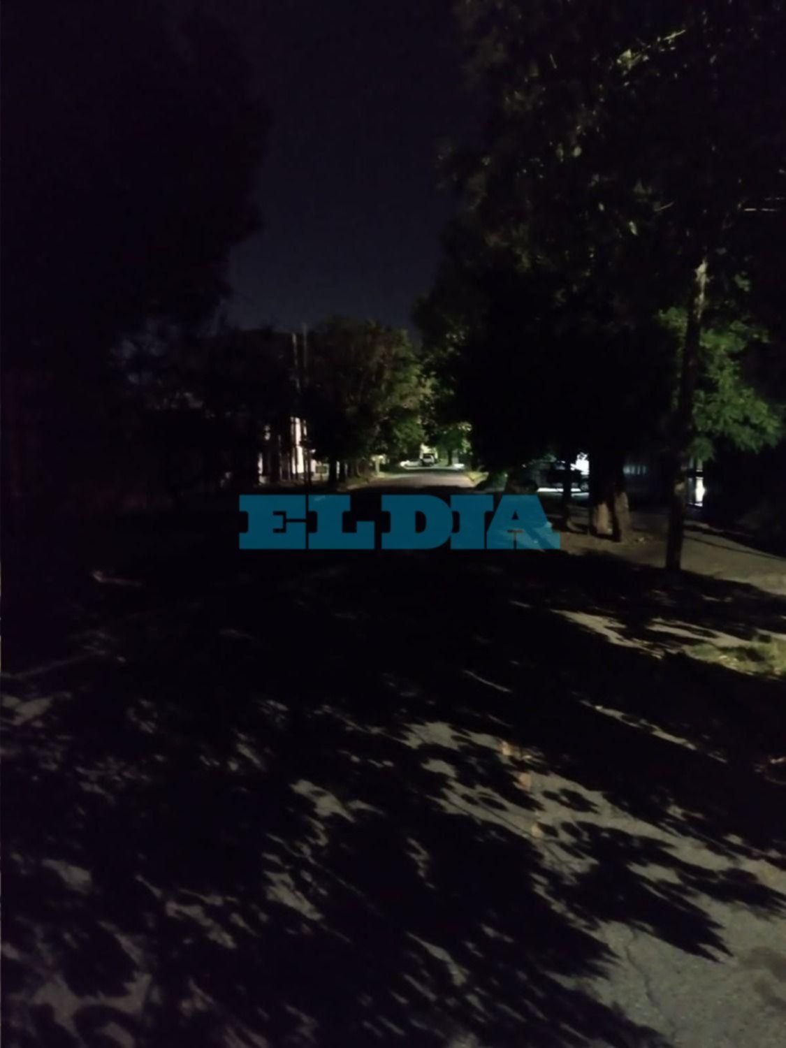 Denuncian que la cuadra de 121, entre 72 y 73 se convirtió en una "boca de lobo" 