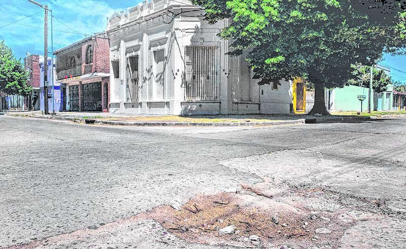 Alarma por el asfalto en Tolosa y Barrio Hipódromo