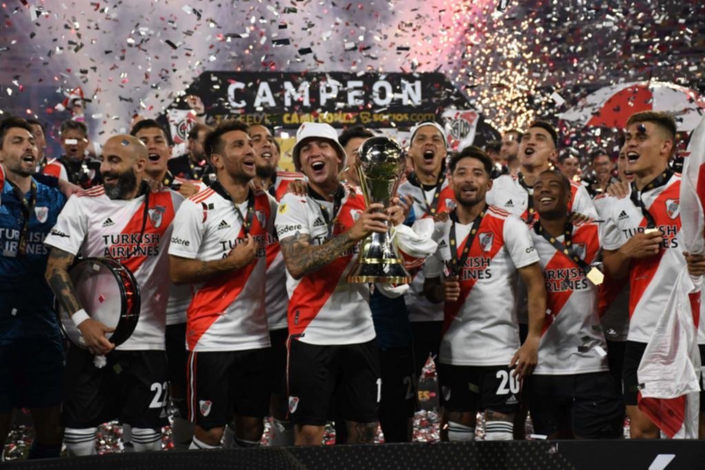 En otra “Nochebuena”, River aplastó a Colón y despidió el año alzando una nueva copa