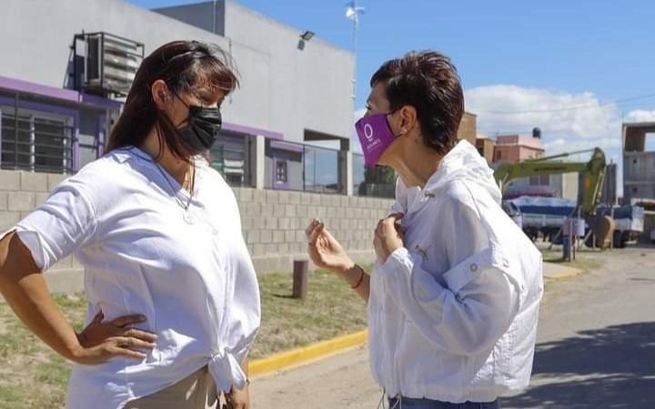 Obras de agua y cloacas y de red peatonal en Bernal Oeste