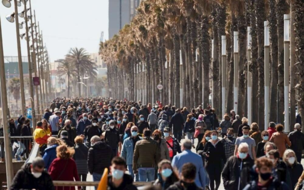 Coronavirus: Cataluña limita las reuniones sociales a 10 personas y planea retomar el toque de queda
