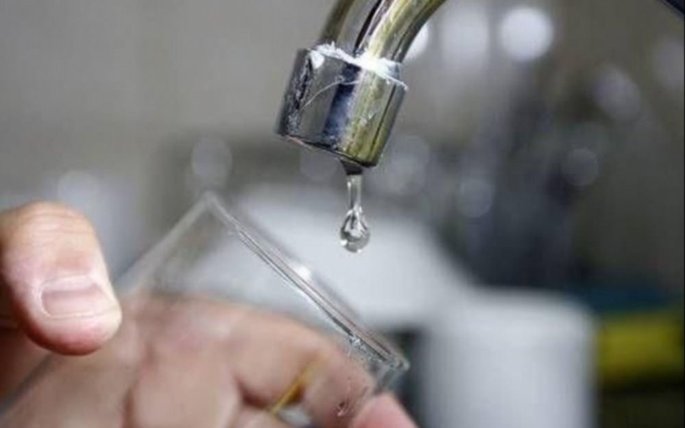 Crece el malestar entre los vecinos de Villa Elvira y Altos de San Lorenzo por la falta de agua