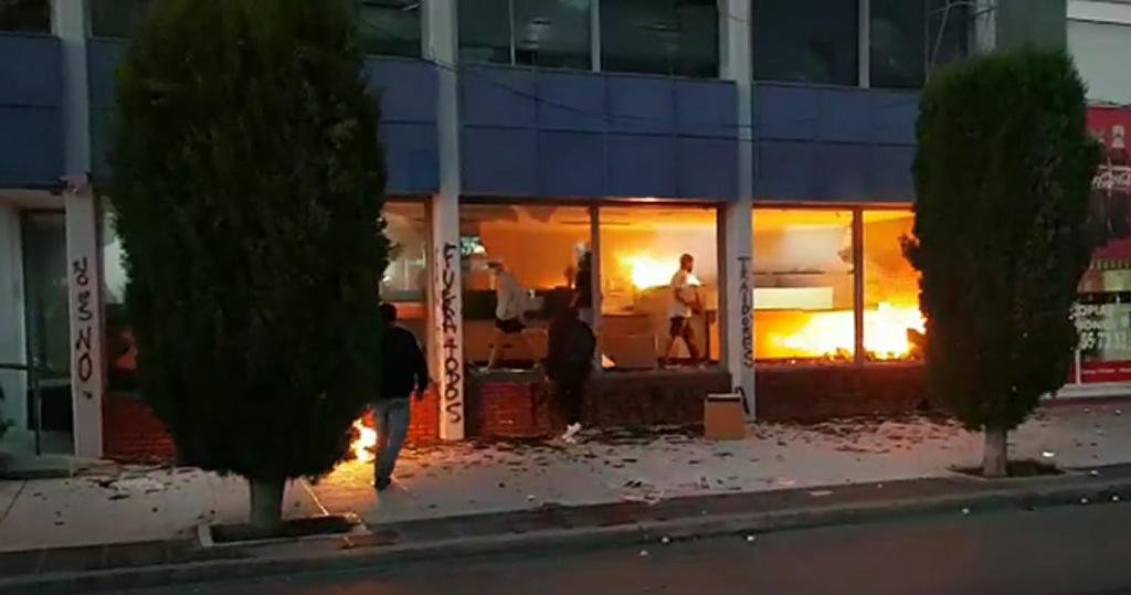 Ley de Minería: atacan un diario en Chubut