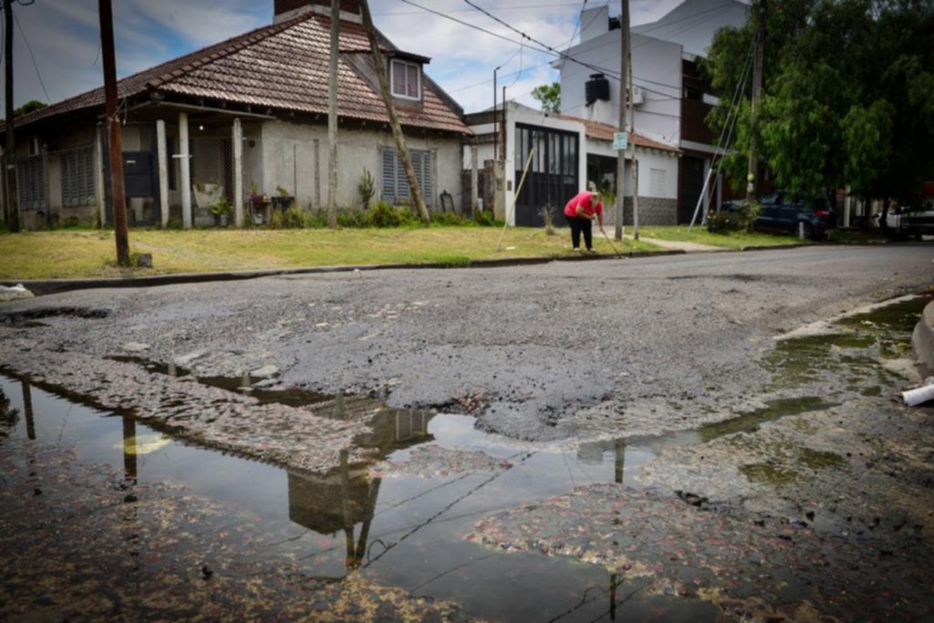 Más reclamos por calles destruidas en Tolosa