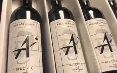 Franco Armani apunta a otras copas: lanzó su línea de vinos