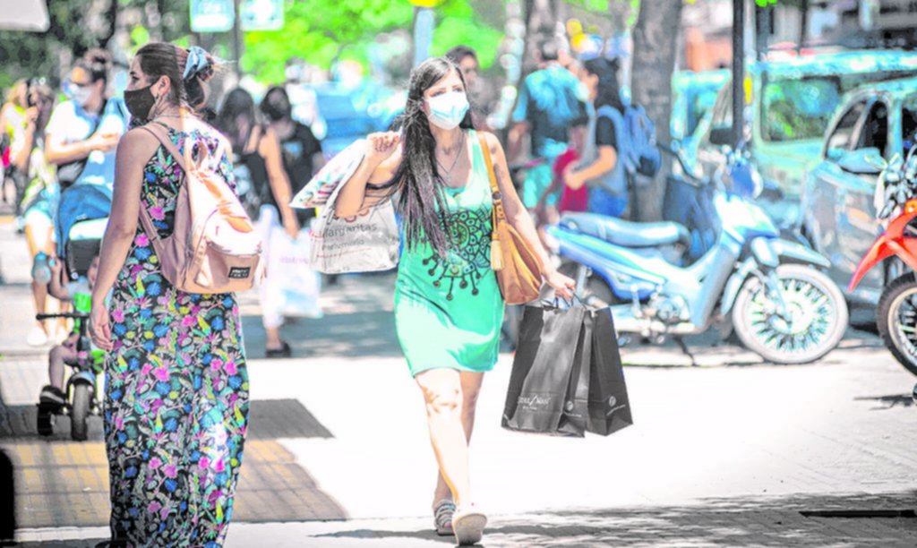 Esta noche, otra jornada de compras hasta tarde en La Plata, con grandes descuentos