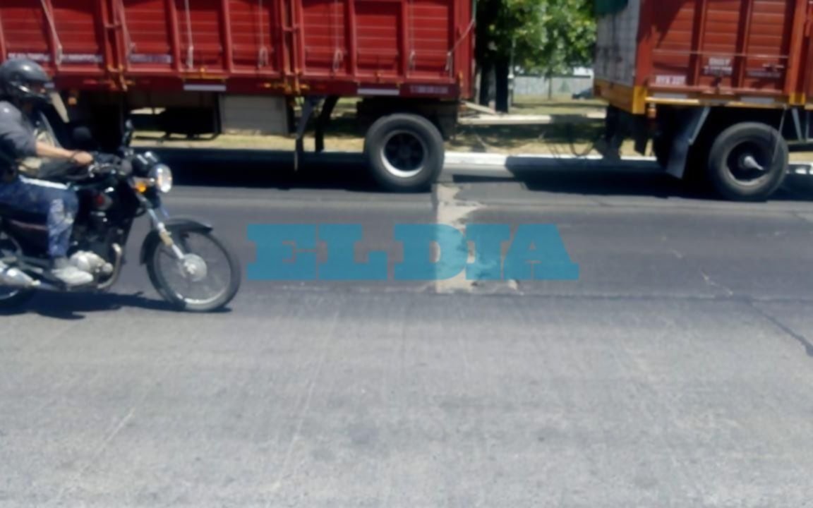 Conductores preocupados por tremendo "cráter" en plena avenida 72