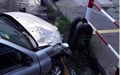 Tren arrolló auto pero sin victimas fatales