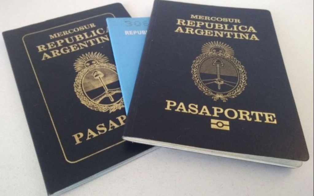 El Renaper habilitó un mail para solicitar el pasaporte ya tramitado de manera urgente