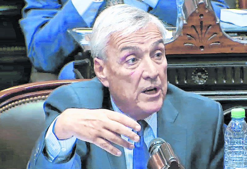 Las excusas que no cierran del diputado que faltó