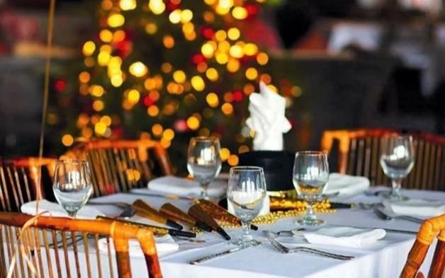 A poner la mesa afuera nomás... Así va a estar el clima para la cena navideña en La Plata
