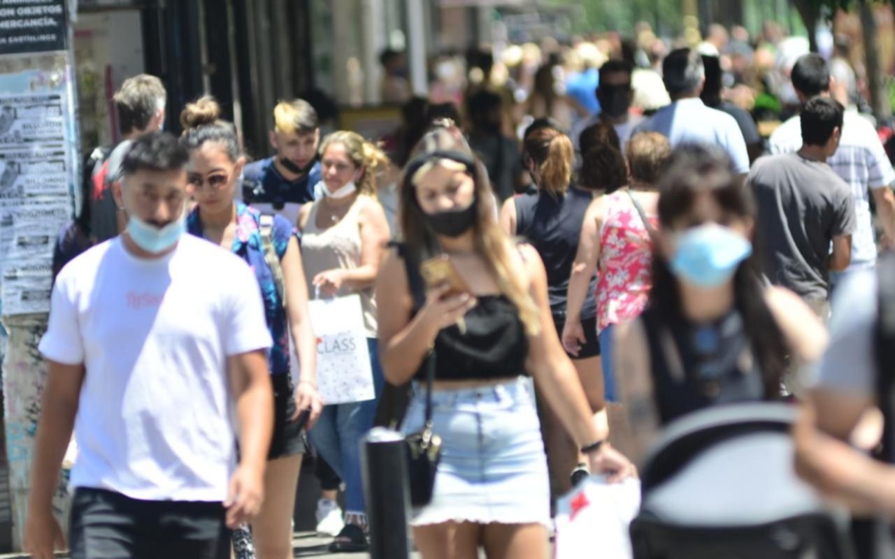 El centro platense explota por las compras de último momento para el arbolito
