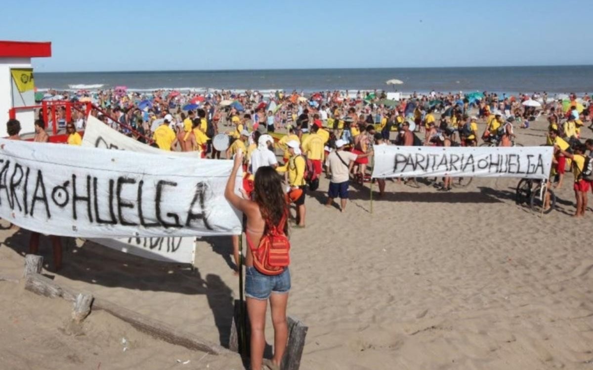 Guardavidas de Pinamar pararán este lunes por reclamos salariales