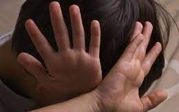 Joven detenido en Barrio Hipódromo por maltratar a su hijo de 2 años