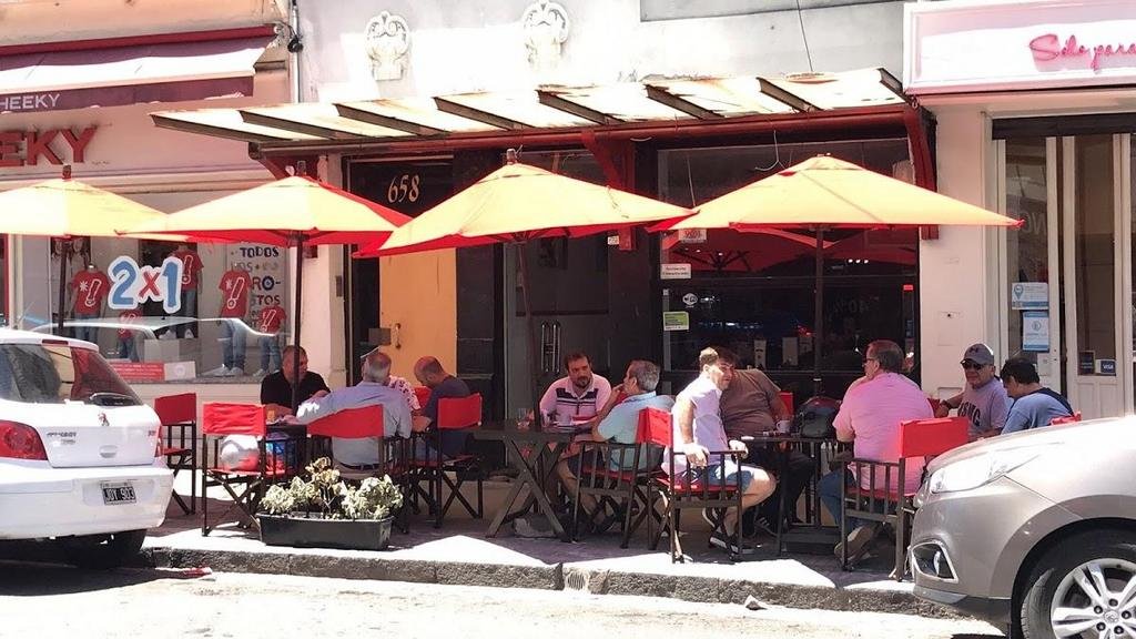 La historia del café inventado en Arbys, donde los pleitos se podían resolver jugando unas cabezas