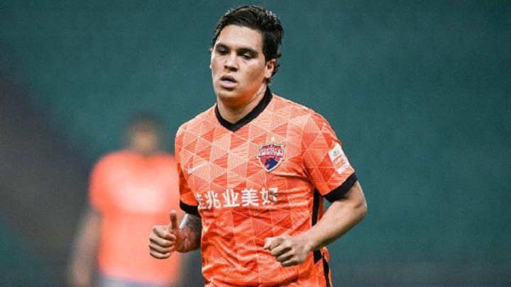 Mientras define su regreso a River, Quintero sumó minutos