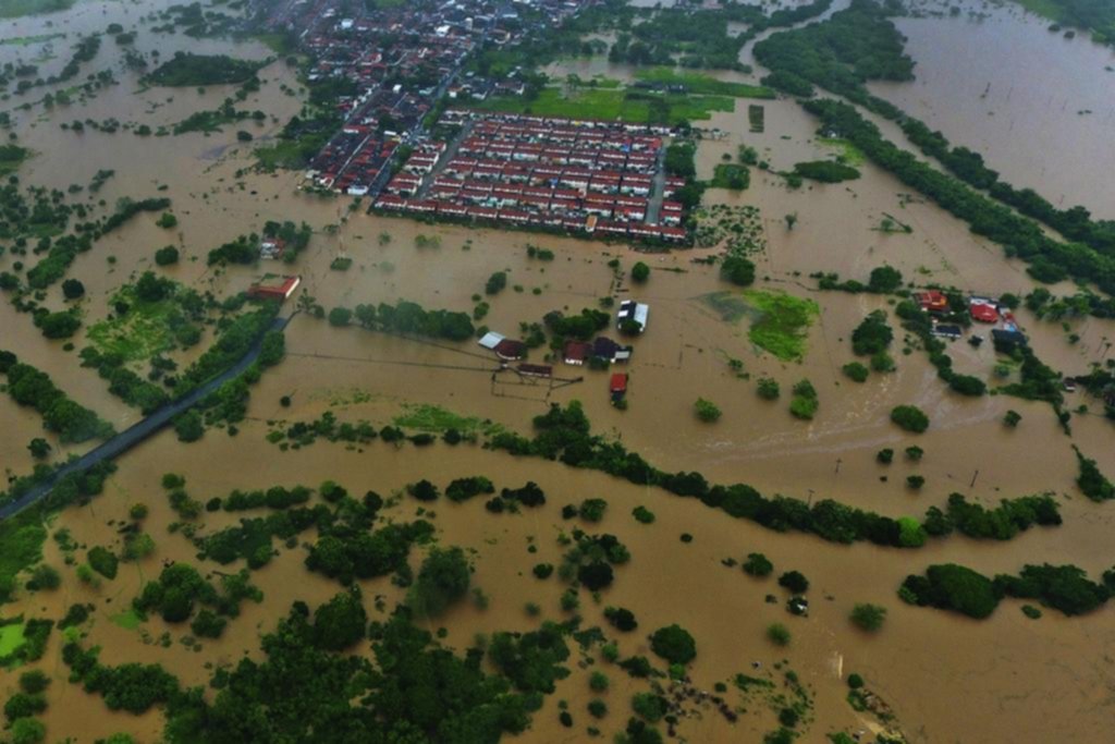 El paradisíaco noreste de Brasil, con al menos 20 muertos por las lluvias