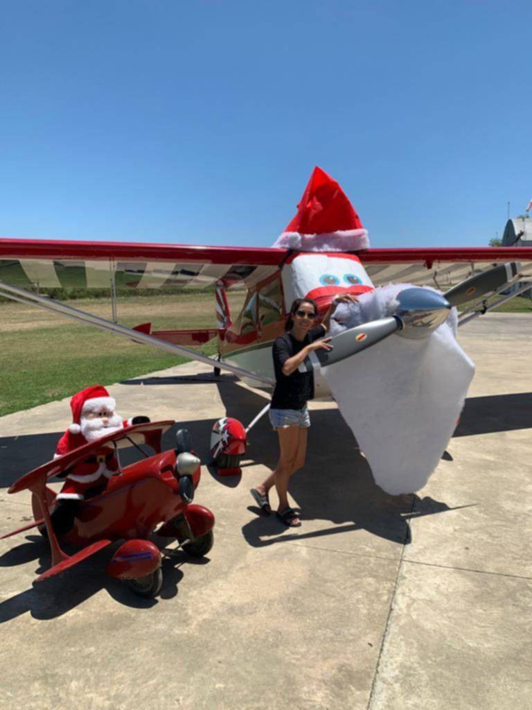Un inusual Papá Noel invita a los chicos a volar