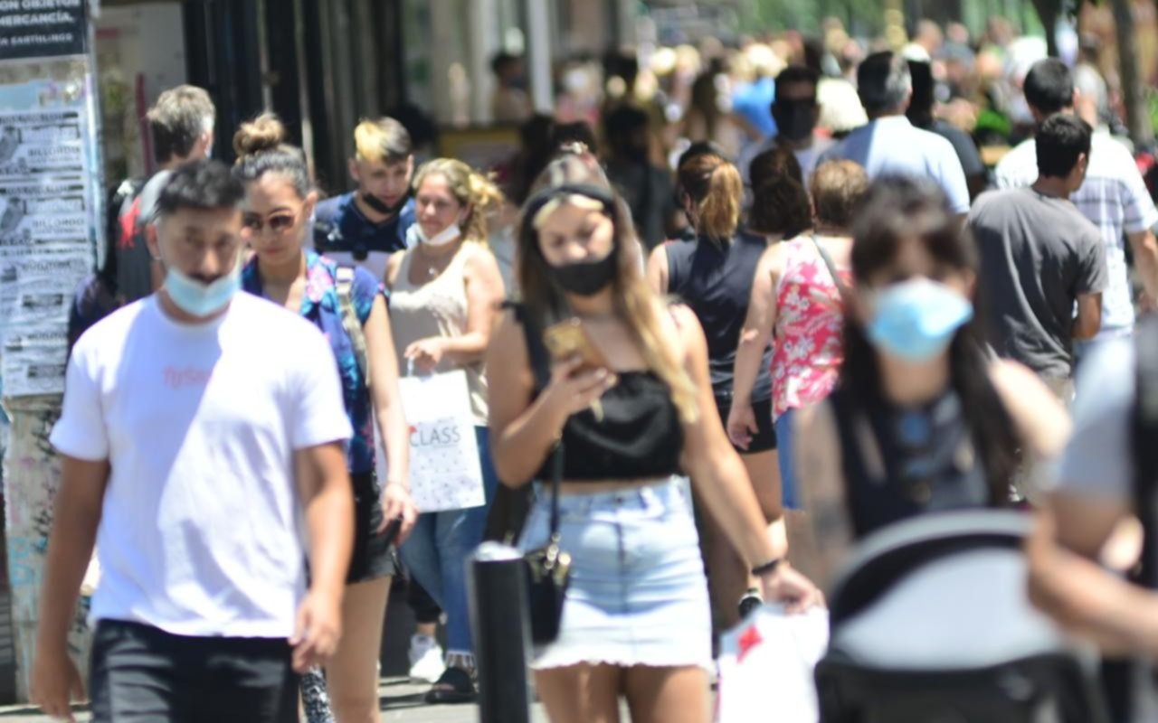 Ómicron ya circula en La Plata y la Provincia no descarta aplicar restricciones ante la suba de contagios