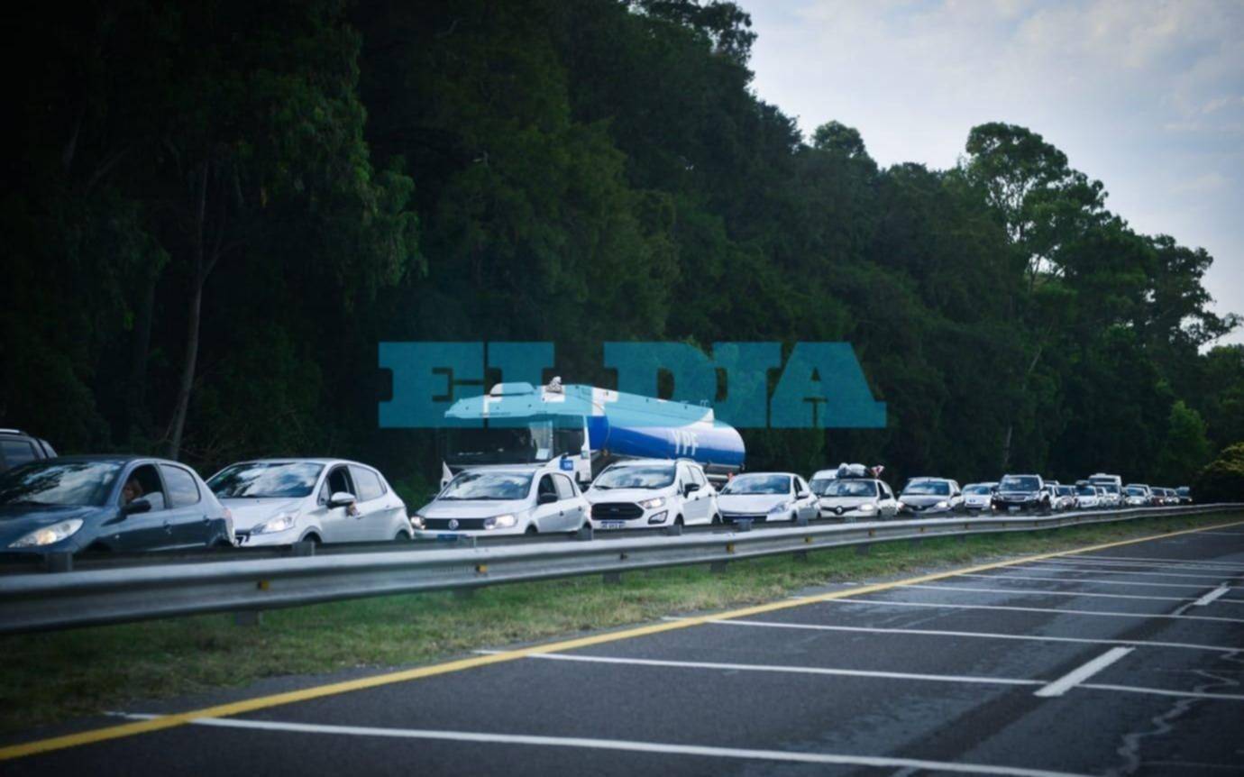 Marea de autos hacia la Costa: la Ruta 2 y la 11, a paso de hombre