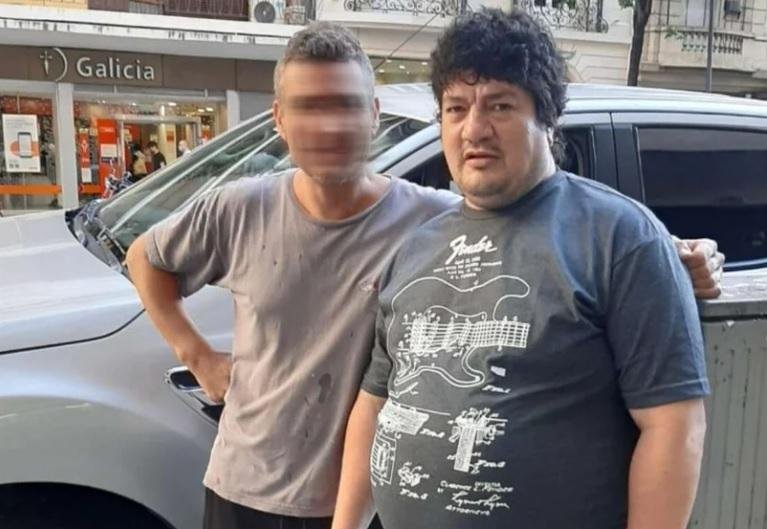 La impactante foto del Pity Álvarez, en la calle e irreconocible