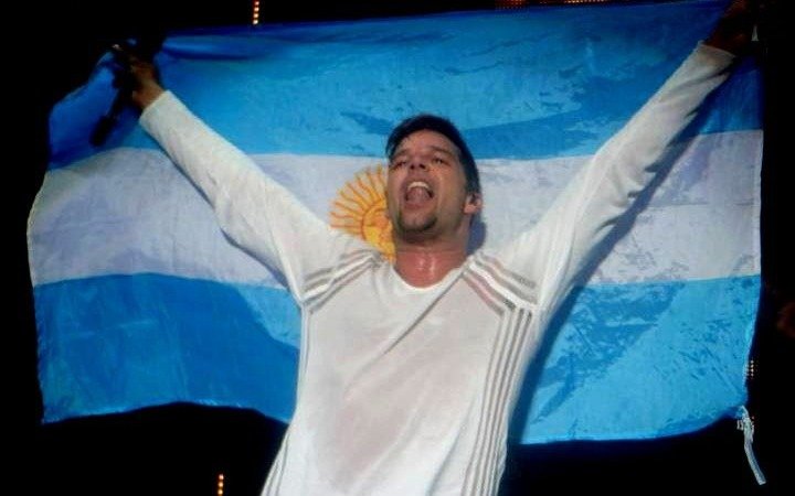 Sentido homenaje de Ricky Martin a la selección argentina: "Consigue con honor la copa del amor"