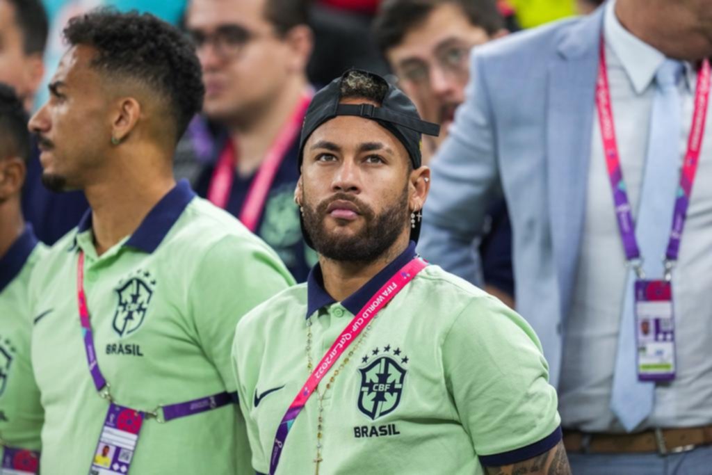 Neymar estuvo cerca de sus compañeros. ¿Podrá jugar los octavos de final?