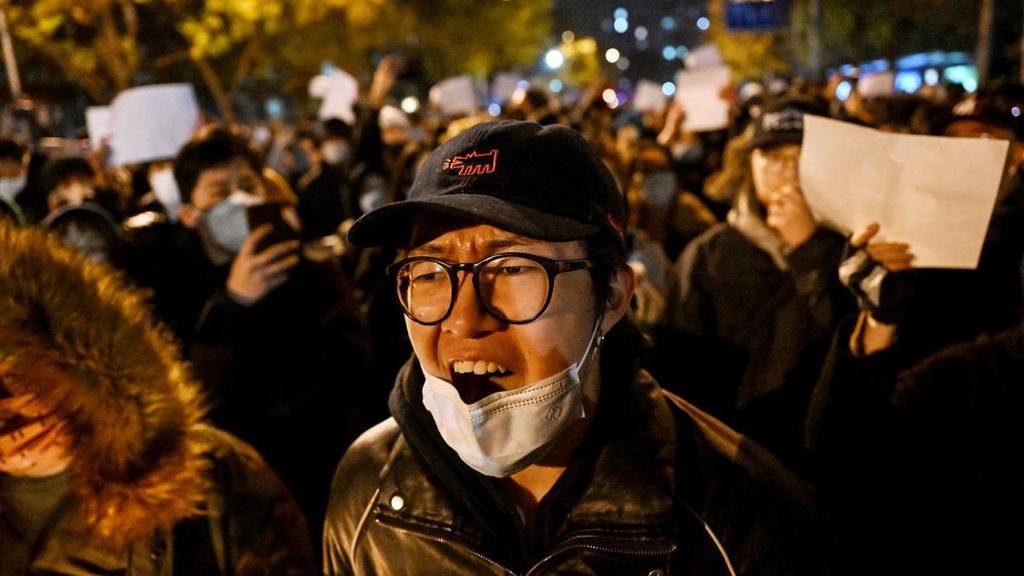 Las masivas protestas en China aumentan la incertidumbre que ya tienen los inversores