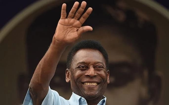 "Estoy fuerte", aseguró Pelé en redes sociales mientras continúa con su recuperación