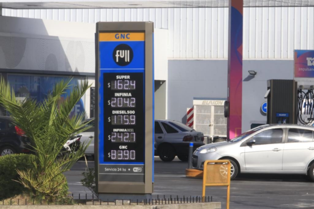 A qué precio quedaron los combustibles de YPF en la Región, tras la suba del 4%