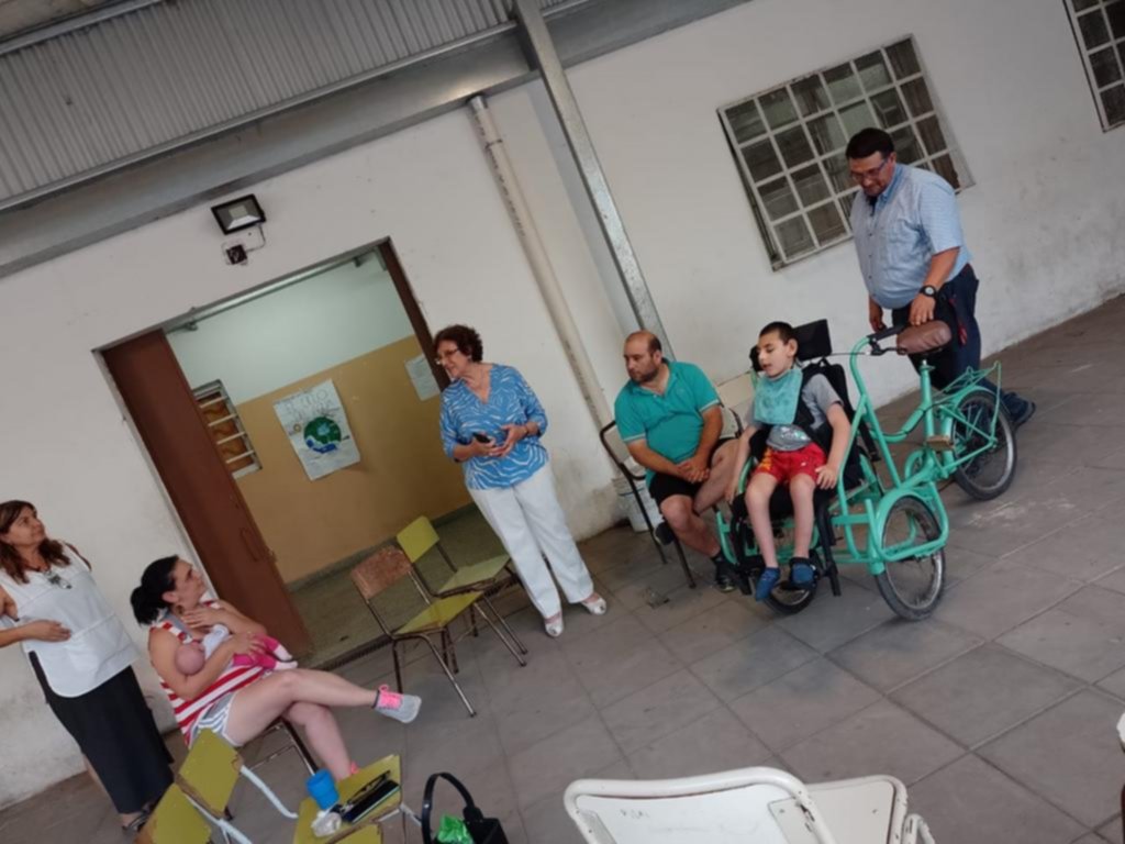 Entregaron las bicicletas terapéuticas en Villa Elisa