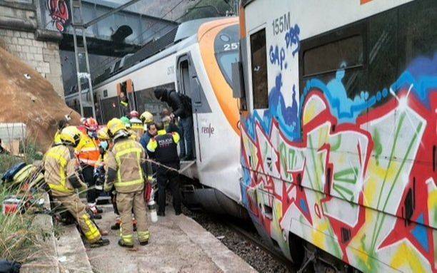 Más de 150 heridos por el choque de dos trenes en Barcelona
