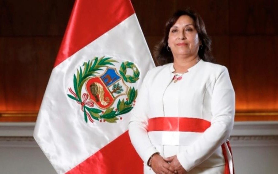 Asumió Dina Boluarte como nueva presidenta de Perú