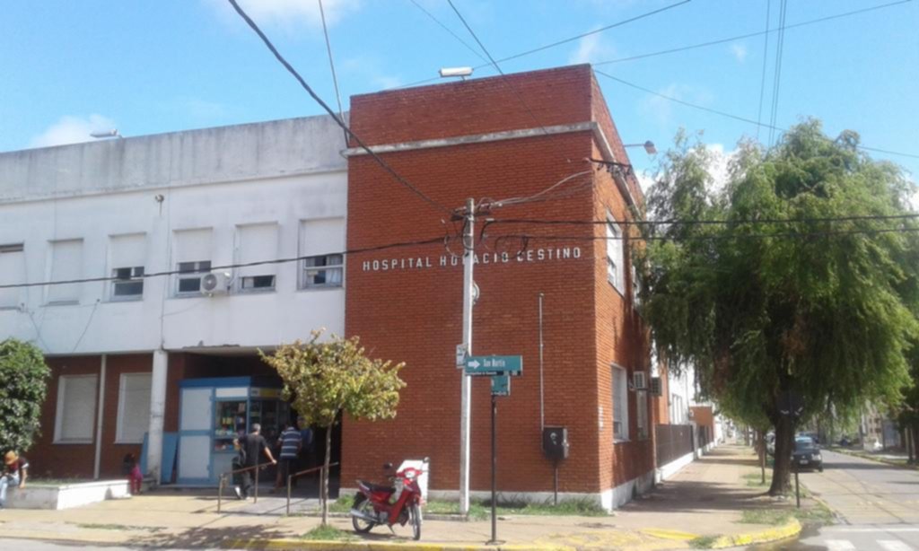 Le pegaron con una llanta de moto en el rostro y lo fracturaron todo