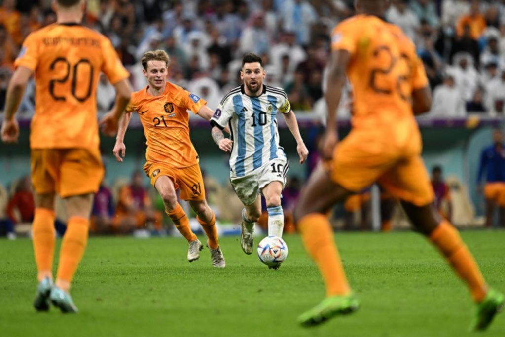 Lionel Messi: “Diego nos empuja desde arriba”