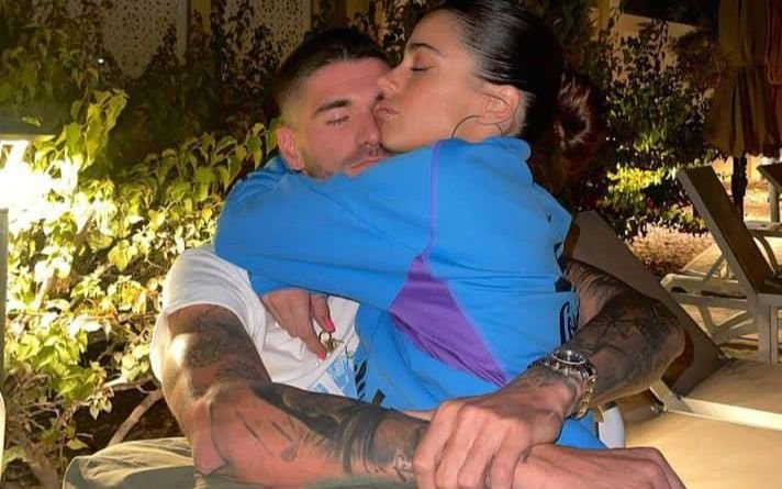 "Cuando muchos se bajaron, vos me agarraste la mano", el romántico posteo de De Paul a Tini