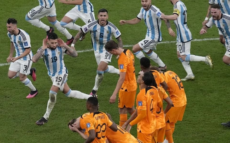 La foto viral: el detrás de escena de imagen del desahogo de los jugadores argentinos