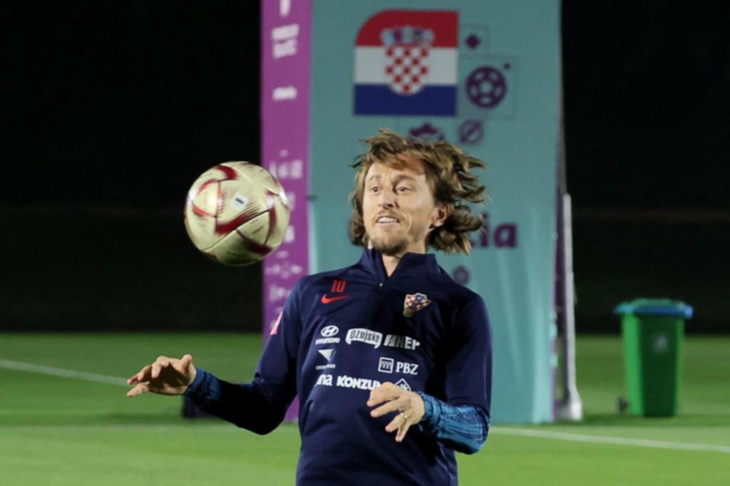 Brozovic entrenó diferenciado, pero su presencia parece estar segura en la semi con Argentina
