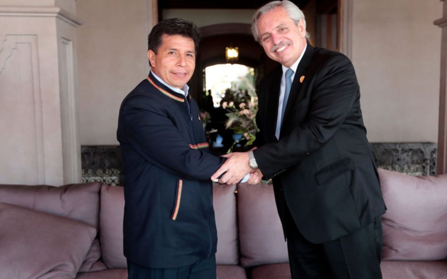 El Gobierno argentino ahora pide la restitución de Pedro Castillo en la presidencia de Perú